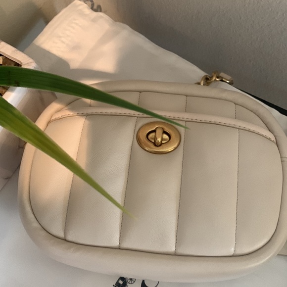 Coach Quilted Leather Camera Bag
COACH - Picture 12 of 14